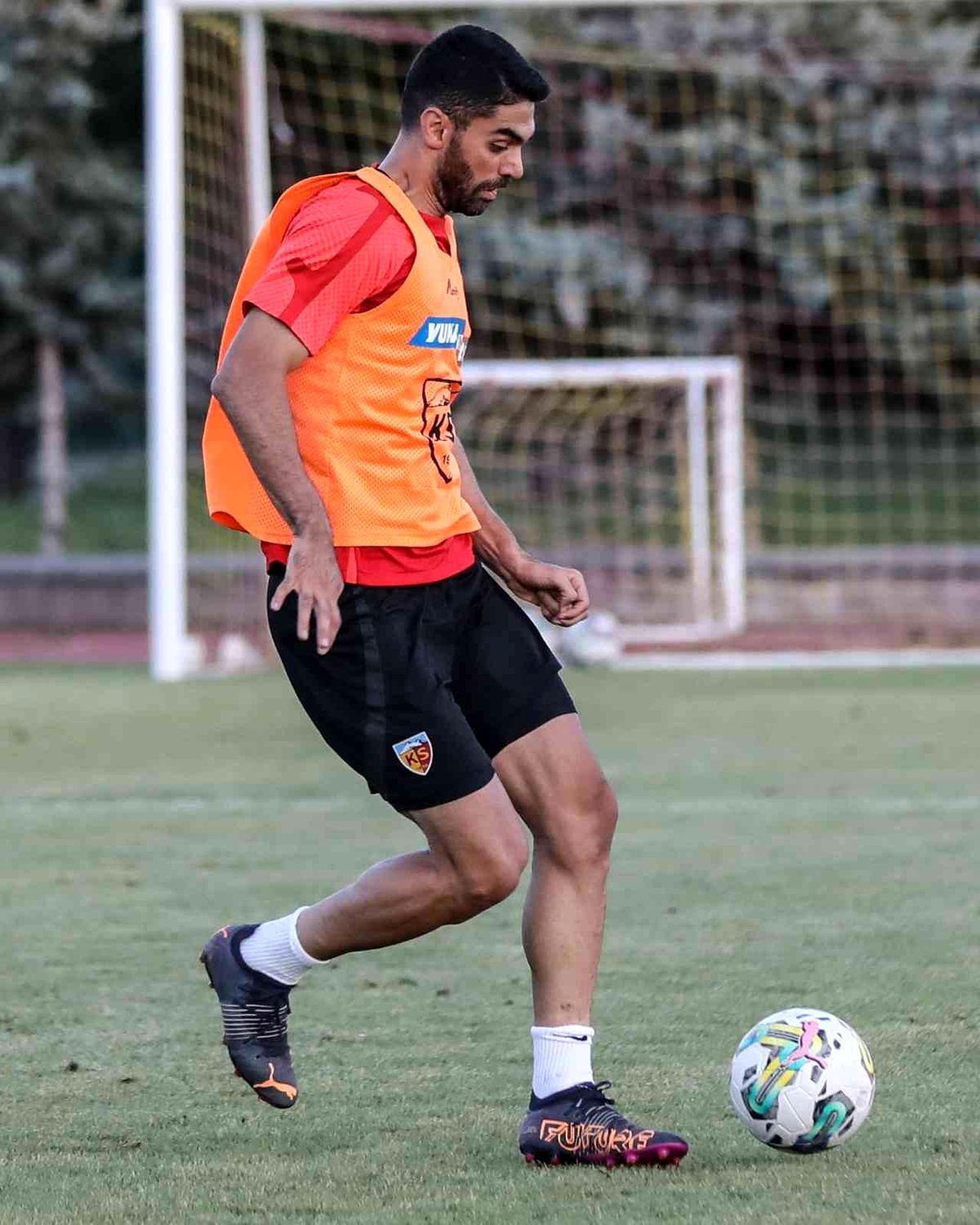 Kayserispor, Ali Karimi\'nin lisansını çıkardı
