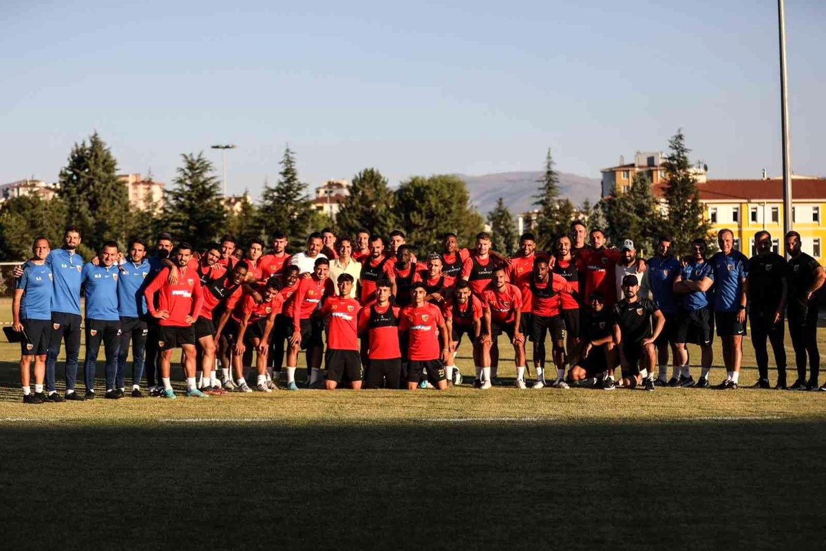 Kayserisporlu Emre Demir, Barcelona\'ya gitti