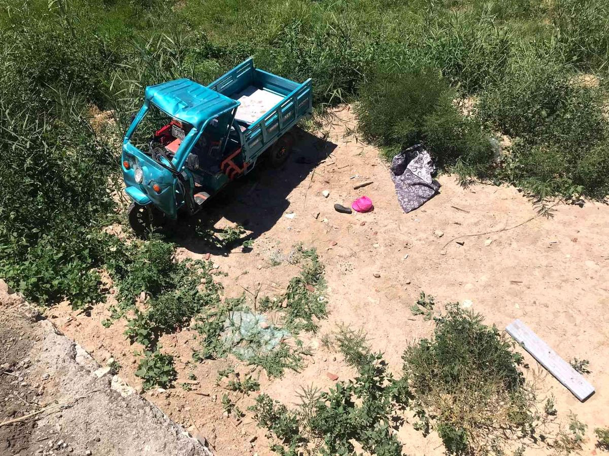 Son dakika haberleri! Kontrolden çıkan elektrikli bisiklet istinat duvarından uçtu: 7 yaralı