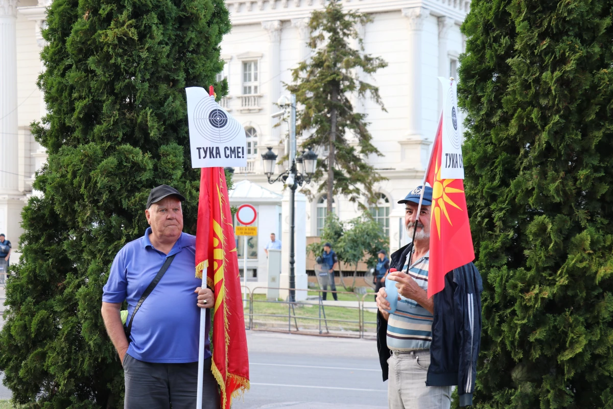 Kuzey Makedonya\'da AB üyeliği önerisiyle ilgili protestolar devam ediyor