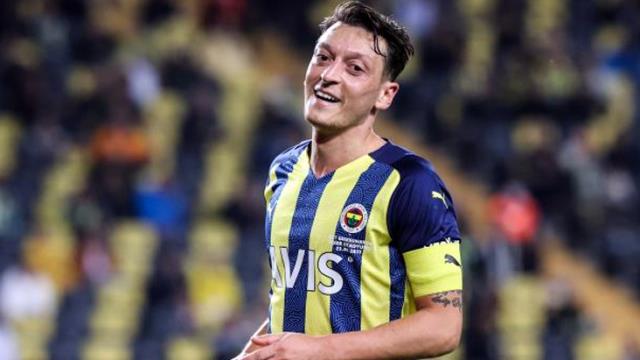Mesut Özil, Başakşehir'de! Yıldız futbolcunun yarın sözleşme imzalaması bekleniyor Mesut Özil, Başakşehir'de! Yıldız futbolcunun yarın sözleşme imzalaması bekleniyor