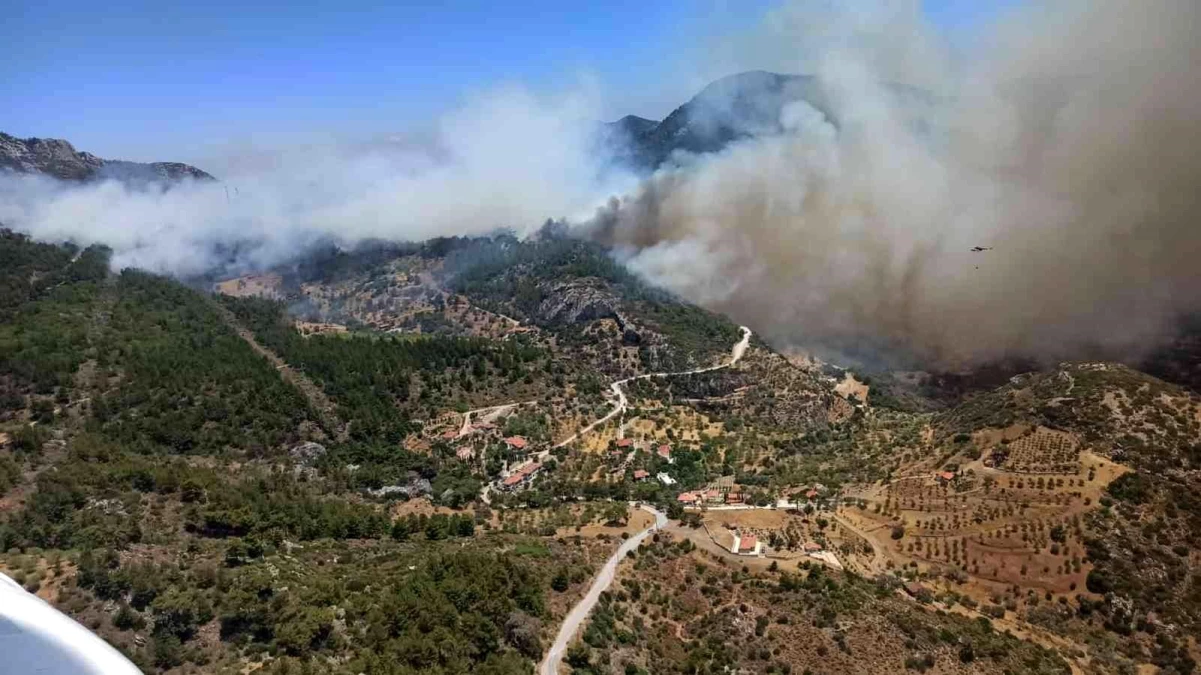 Muğla, Datça, İzmir ve Urla\'da çıkan orman yangınlarına ilk müdahale gerçekleştirildi