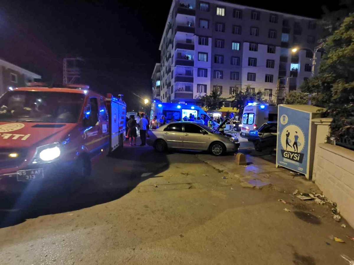 Otomobiller çarpıştı: 1\'i hamile 4 yaralı