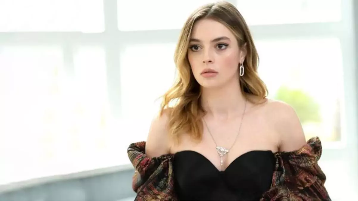 Oyuncu Melis Sezen, şezlongda verdiği iddialı pozlarıyla dikkat çekti