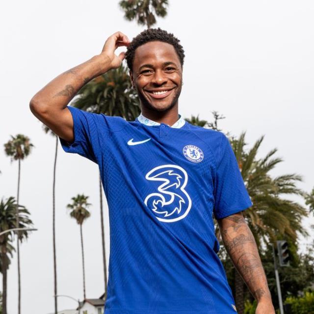 Raheem Sterling Chelsea'de! Süper yıldız dudak uçuklatan bedelle imzayı attı
