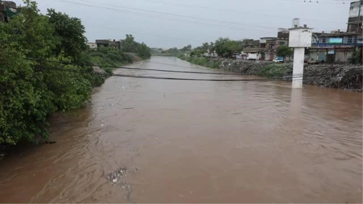 RAWALPİNDİ - Pakistan\'da muson yağmurları sele neden oldu