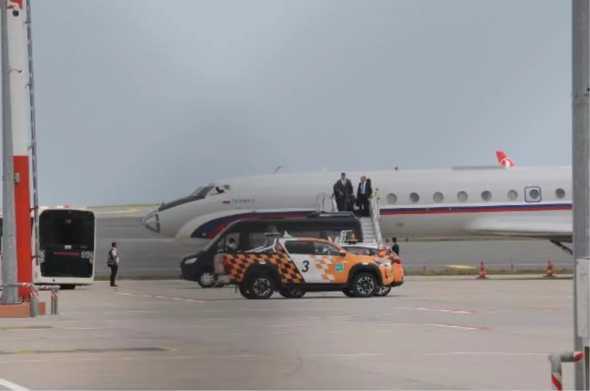 Rus heyeti taşıyan uçak İstanbul Havalimanı'na indi-2