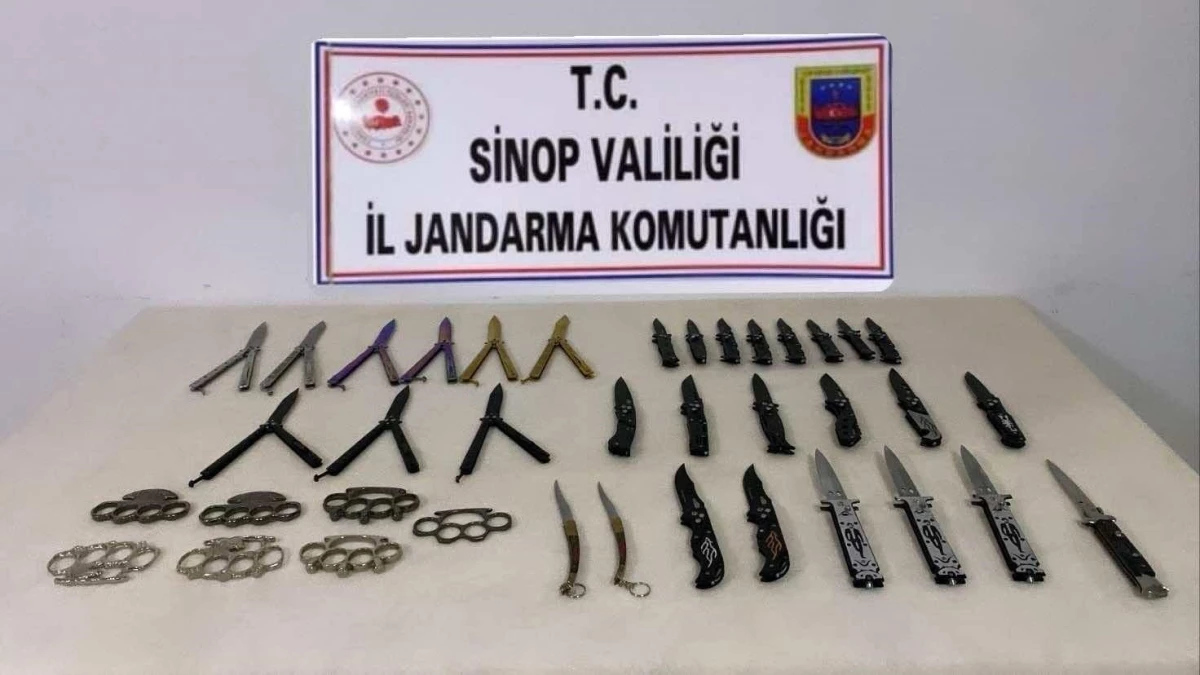 Sinop\'ta bir şahıstan çok sayıda yasaklı bıçak ele geçirildi