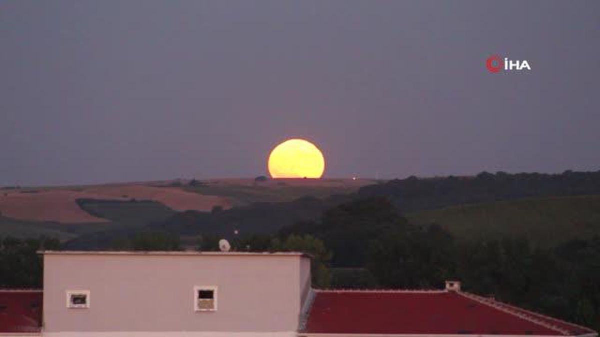 'Süper Ay' Osmaniye semalarında görsel şölen sundu