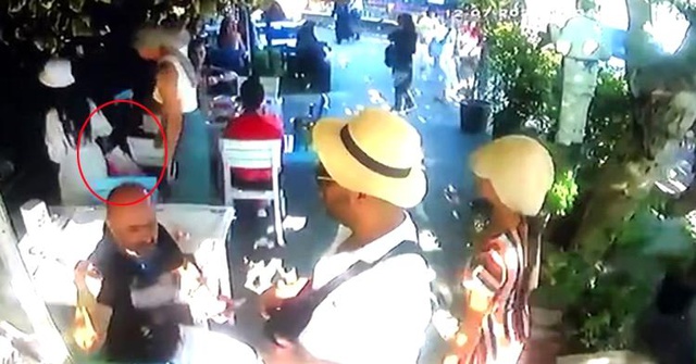 Ünlü şarkıcı Günsu İnce'nin içinde sahne repertuvarı olan çantası çalındı Ünlü şarkıcı Günsu İnce'nin içinde sahne repertuvarı olan çantası çalındı