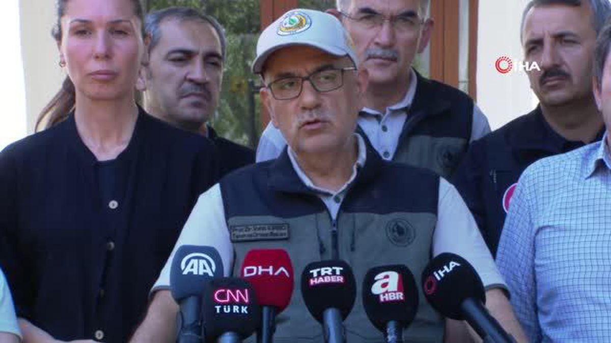 Son dakika haber | Bakan Kirişci: 'Trafodan kaynaklı böyle bir yangını 24 saatten daha kısa bir sürede kontrol altına alarak, artık tehlike arz edemez hale getirmiş...