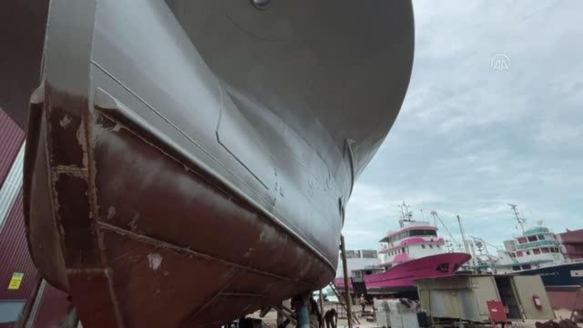 Balıkçı gemileri Trabzon'daki tersanelerde yeni sezona hazırlanıyor