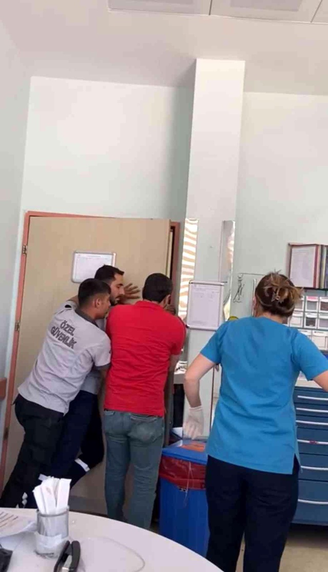 Batman'da hasta yakınları ile sağlık çalışanlarına arasında arbede Batman'da hasta yakınları ile sağlık çalışanlarına arasında arbede