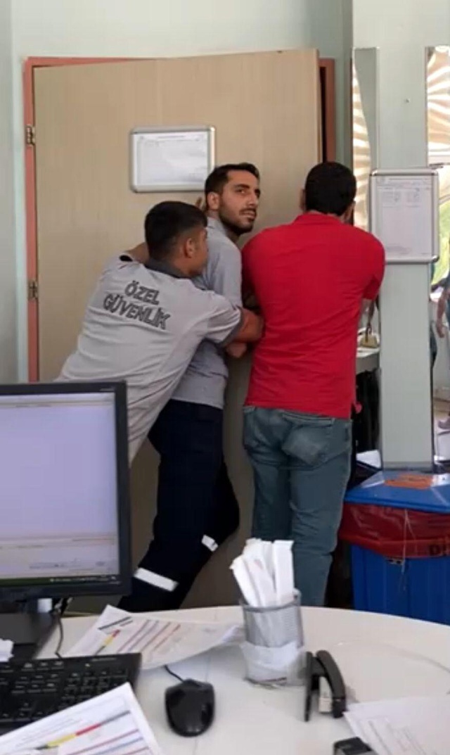 Batman'da hasta yakınları ile sağlık çalışanlarına arasında arbede Batman'da hasta yakınları ile sağlık çalışanlarına arasında arbede