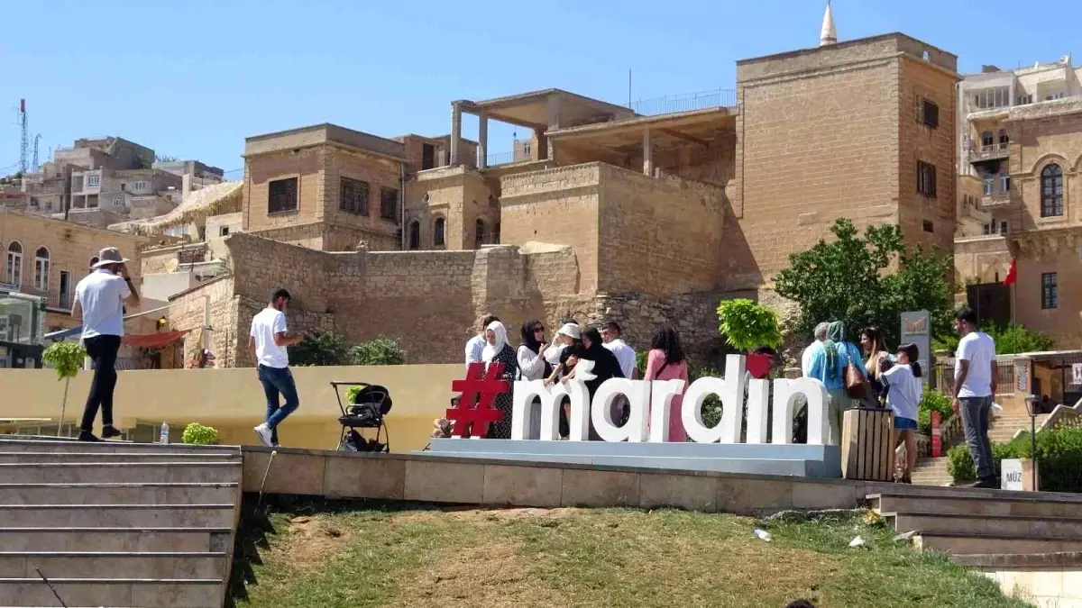 Bayram tatilinde turistler Mardin\'e akın etti