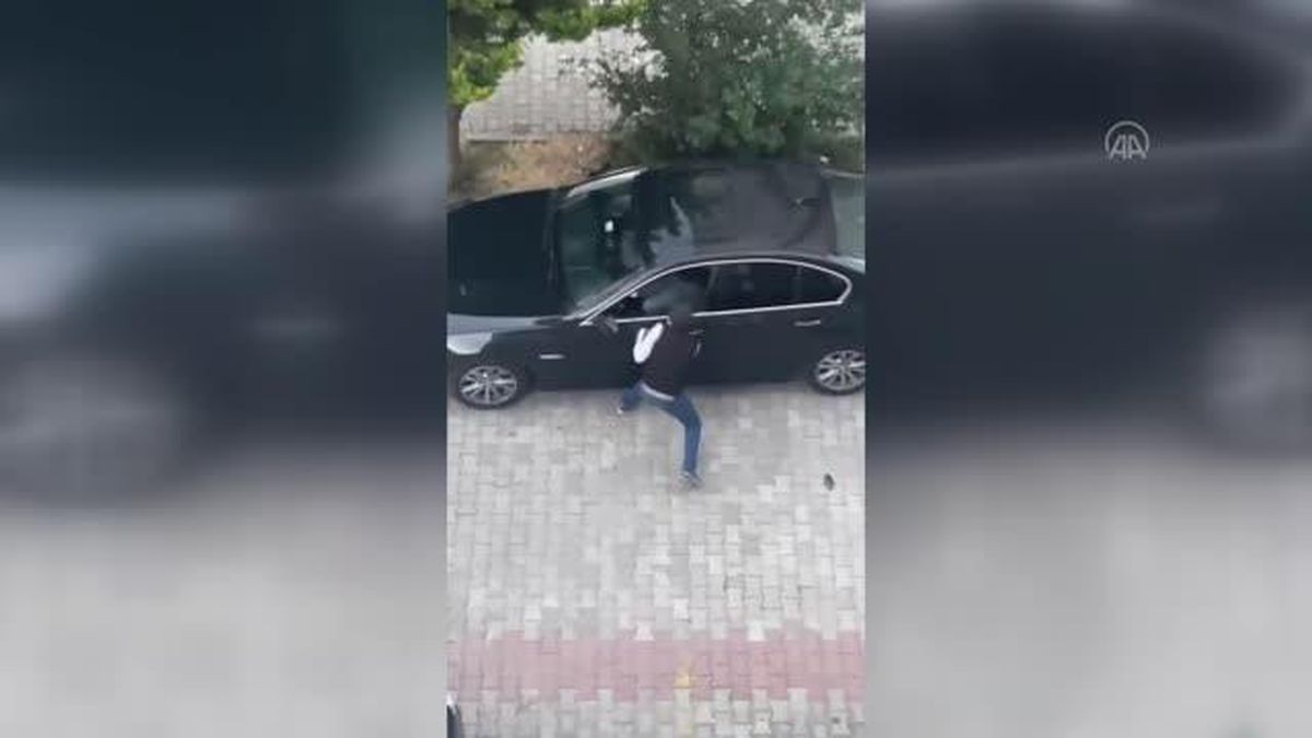 Beylikdüzü'nde otomobil hırsızlığı vatandaş kamerasına yansıdı