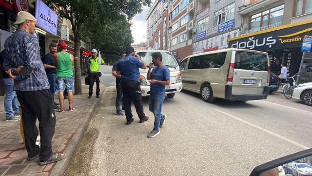 Hem çaldığı araçla ters yöne girdi üstüne emniyet müdürüne yakalandı Hem çaldığı araçla ters yöne girdi üstüne emniyet müdürüne yakalandı