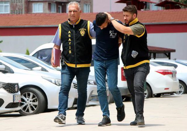 Cinsel ilişki vaadiyle gittiği evde gasba uğrayan genç, çıkışta karakola koştu Cinsel ilişki vaadiyle gittiği evde gasba uğrayan genç, çıkışta karakola koştu