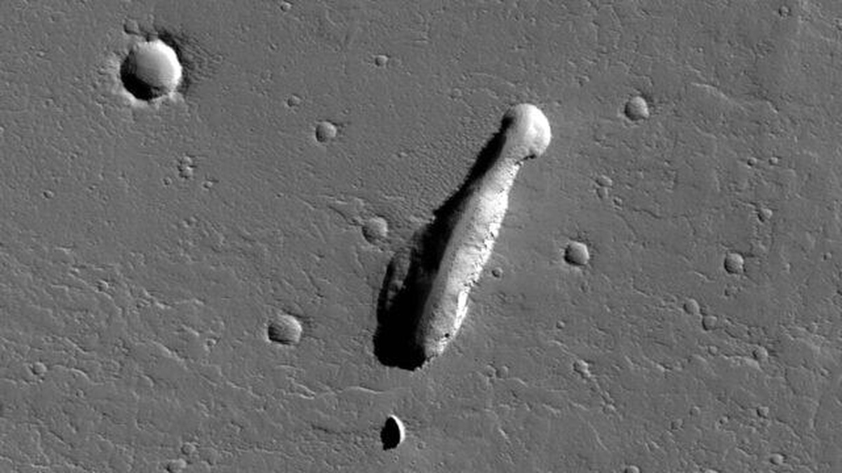 Çukur mu tepe mi? Mars fotoğrafları insanları ikiye böldü!