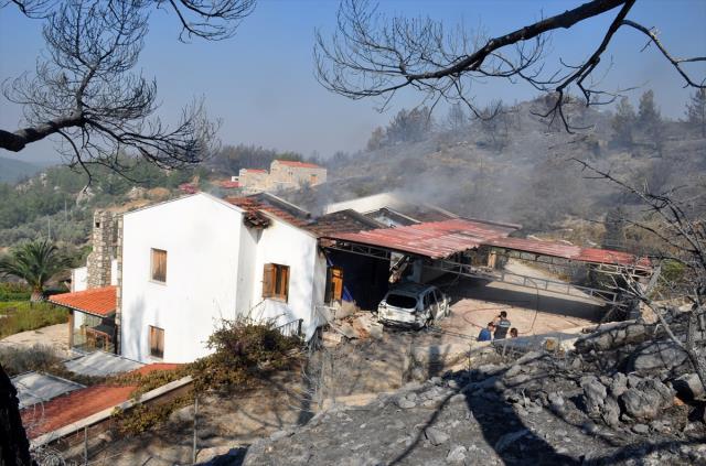 Datça'da 24 saat süren orman yangının bilançosu: 7 kişi yaralandı, 10 ev hasar gördü, toplam 700 hektar alan alevlerden etkilendi Datça'da 24 saat süren orman yangının bilançosu: 7 kişi yaralandı, 10 ev hasar gördü, toplam 700 hektar alan alevlerden etkilendi