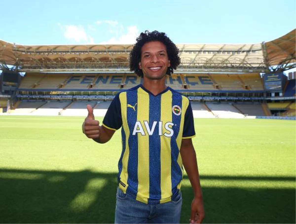 Brezilyalı futbolcu Willian Arao resmen Fenerbahçe\'de