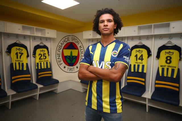 Fenerbahçe, Willian Arao ile 2+1 yıllık sözleşme imzaladı Fenerbahçe, Willian Arao ile 2+1 yıllık sözleşme imzaladı