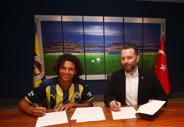 Fenerbahçe, Willian Arao ile 2+1 yıllık sözleşme imzaladı Fenerbahçe, Willian Arao ile 2+1 yıllık sözleşme imzaladı