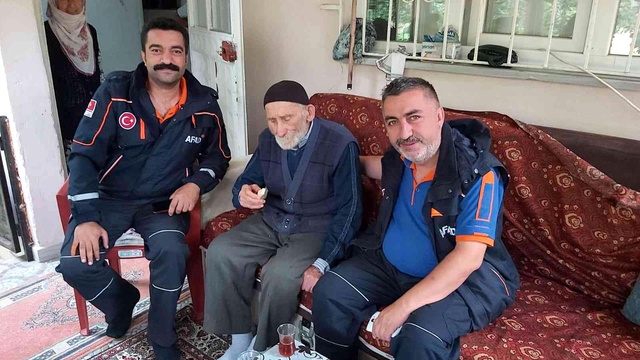 Hayatından endişe ediliyordu, komşunun bahçesinde uyurken bulundu Hayatından endişe ediliyordu, komşunun bahçesinde uyurken bulundu