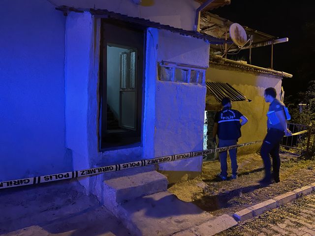 Karısını döverek öldüren koca, bodrum katta kendini asarak intihar etti Karısını döverek öldüren koca, bodrum katta kendini asarak intihar etti