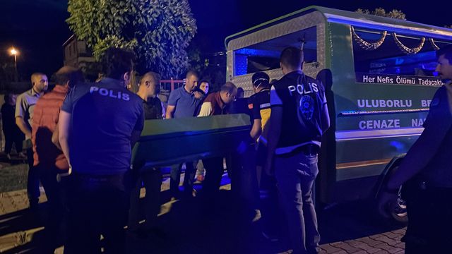 Karısını döverek öldüren koca, bodrum katta kendini asarak intihar etti Karısını döverek öldüren koca, bodrum katta kendini asarak intihar etti