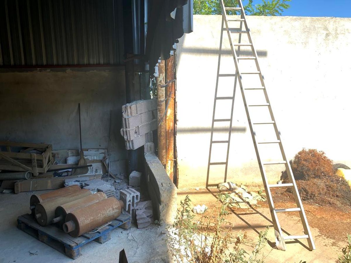 Son dakika haber! İzmir\'de fabrika duvarını kırıp hırsızlık yapan şüpheliler tutuklandı