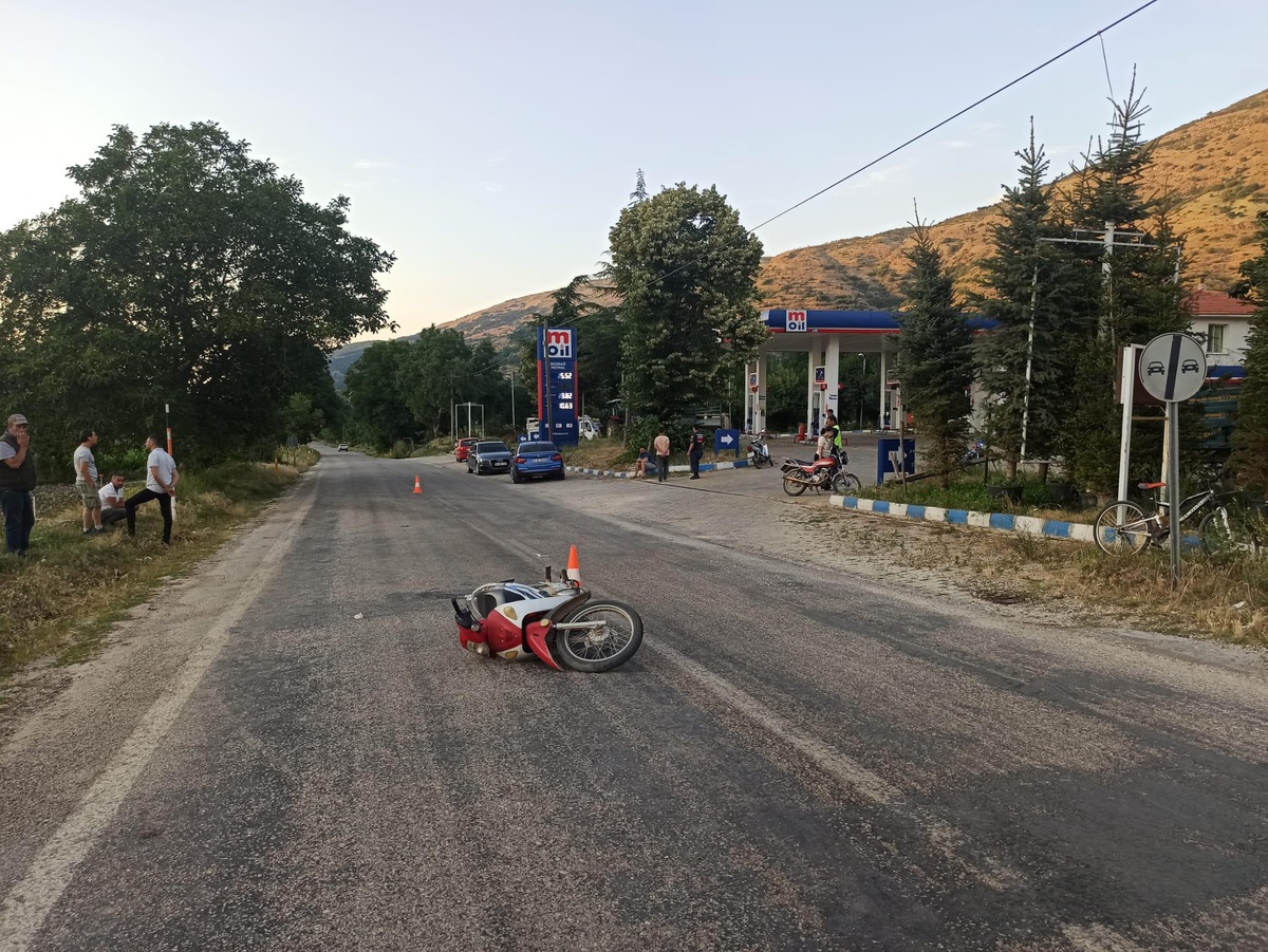 Son dakika haberleri... İzmir\'de otomobille çarpışan motosikletin sürücüsü hayatını kaybetti