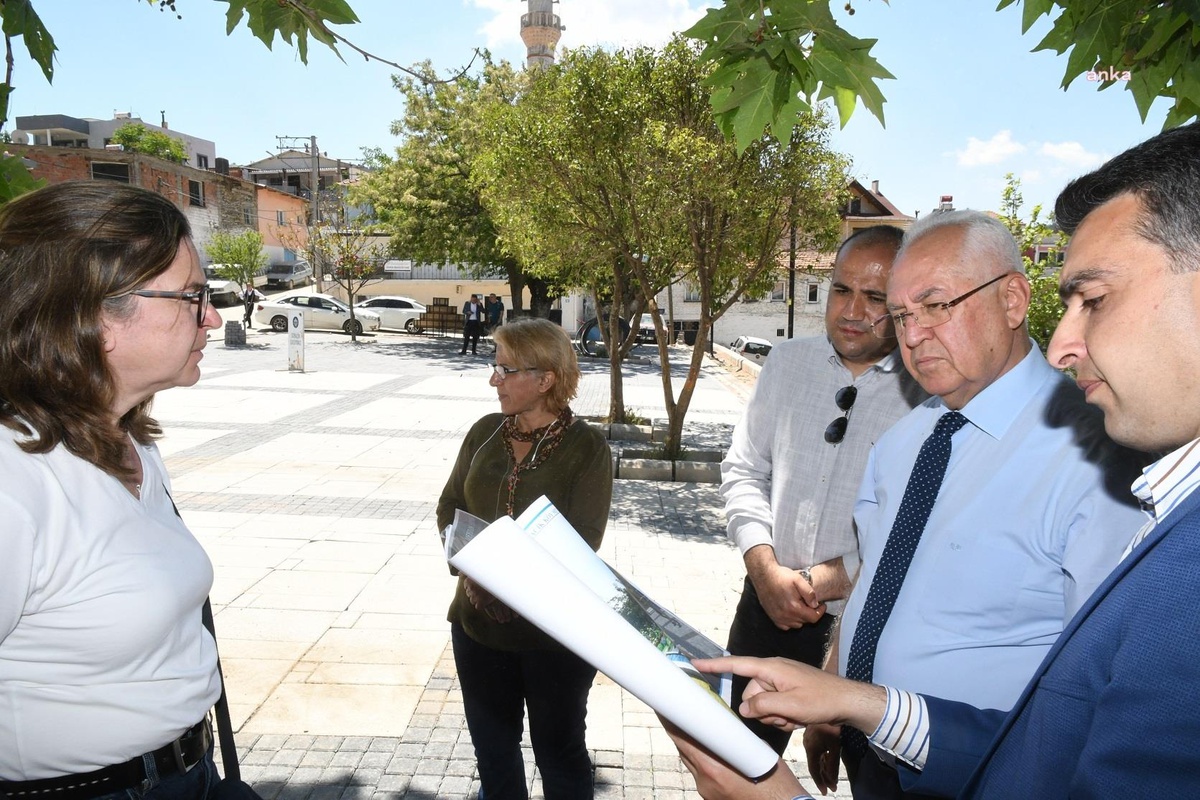 Karabağlar Belediyesi, Kavacık Meydanı\'nı Yeni Görünümüne Kavuşturuyor