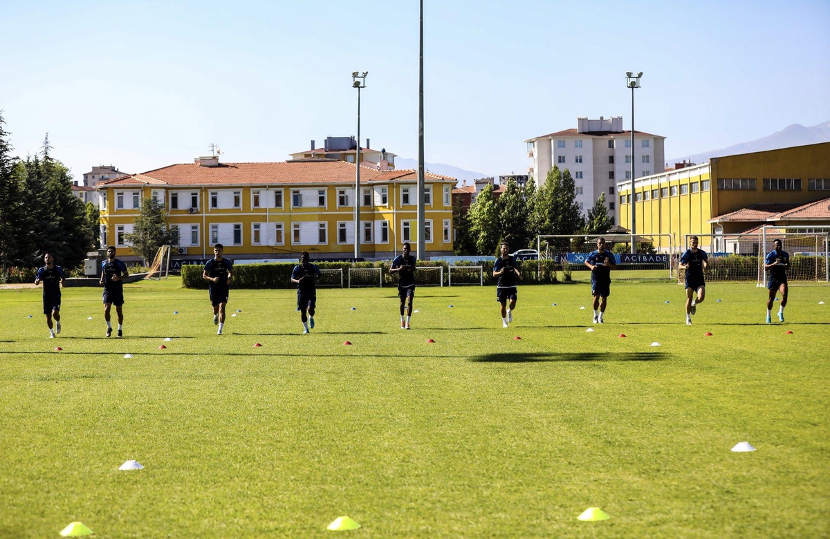 Kayserispor\'da yeni sezon hazırlıkları sürüyor