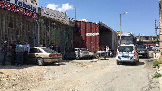 Kendisini vuran arkadaşını korumak için polise yalan söyledi: Plakasını alamadığım bir araçtan ateş ettiler Kendisini vuran arkadaşını korumak için polise yalan söyledi: Plakasını alamadığım bir araçtan ateş ettiler