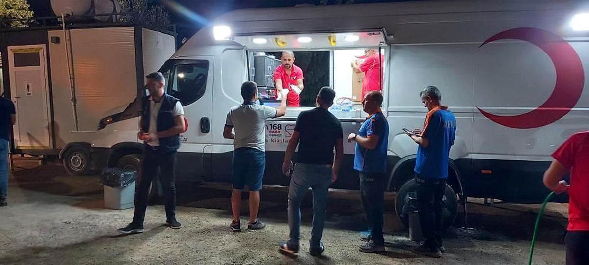 Son dakika haber | Kızılay\'dan Muğla\'daki orman yangınına yardım eli
