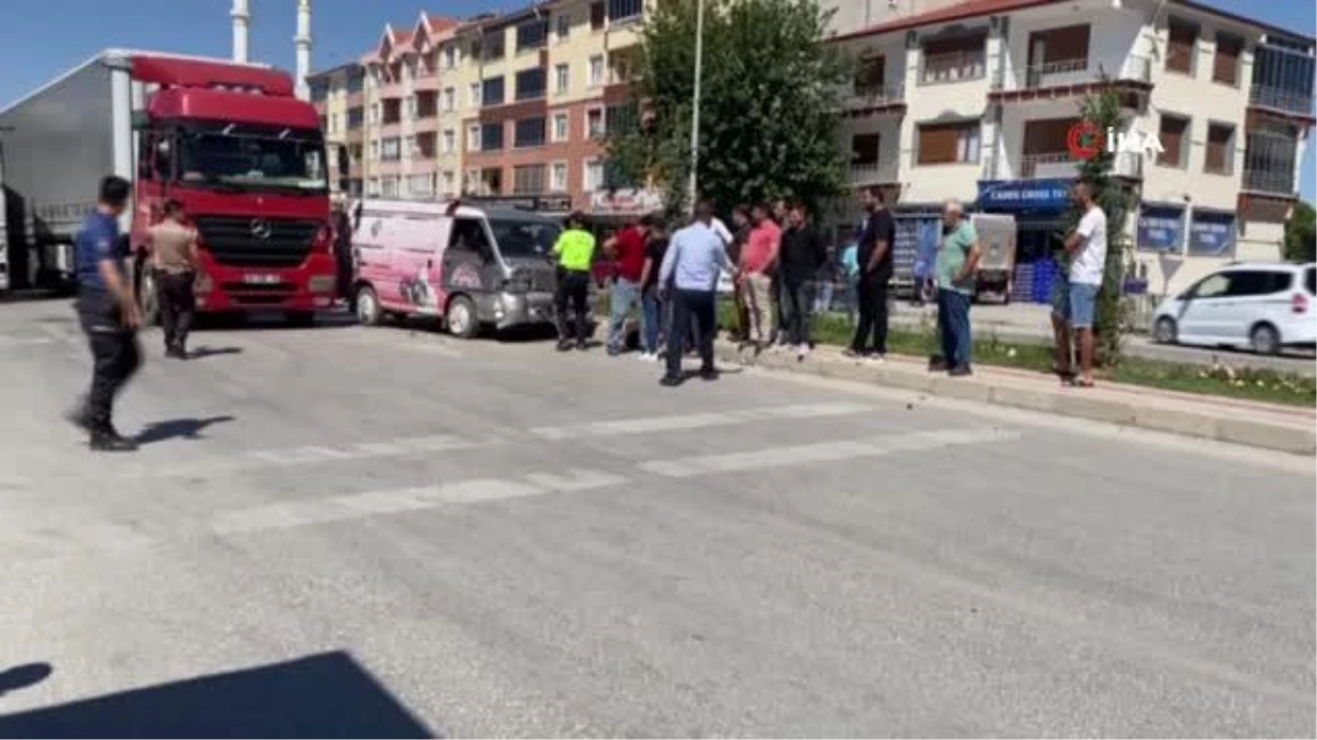 Son dakika haber: Konya\'da 3 aracın karıştığı kazada 3 kişi yaralandı