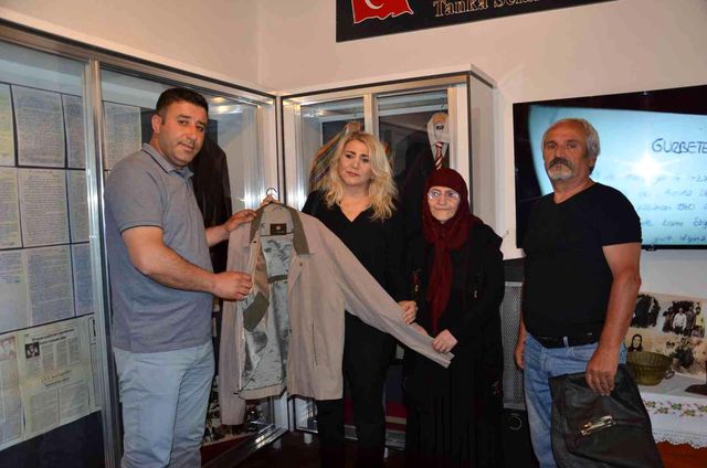 Montun hatırası büyük ölünce o montla gömülmek istedi