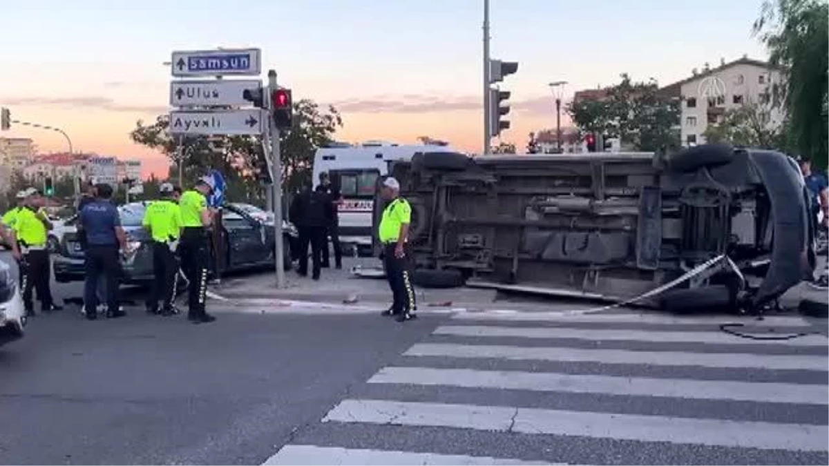 Otomobille çarpışan ambulans devrildi