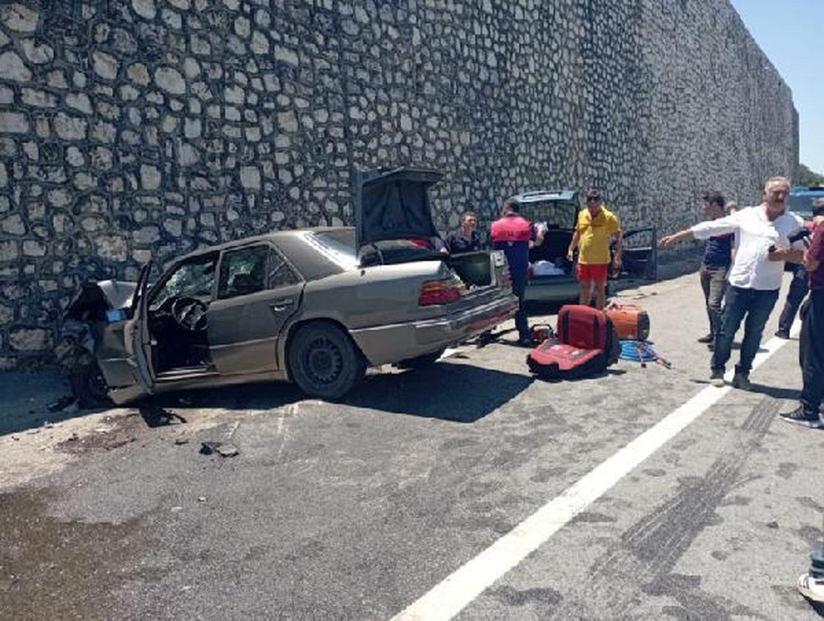Son dakika haber | Otomobiller çarpıştı: 1 ölü, 6 yaralı