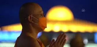 PATHUM THANİ - Tayland'daki Wat Dhammakaya Tapınağı binlerce ışıkla donatıldı
