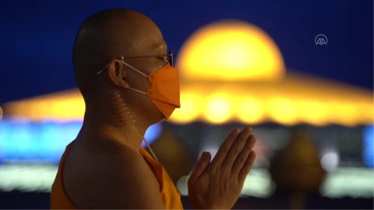 PATHUM THANİ - Tayland\'daki Wat Dhammakaya Tapınağı binlerce ışıkla donatıldı