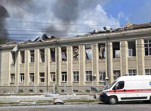 Rusya'dan Ukrayna'da bir iş merkezine füze saldırısı: 20 ölü
