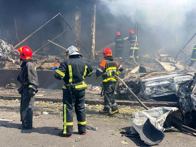 Rusya'dan Ukrayna'da bir iş merkezine füze saldırısı: 20 ölü