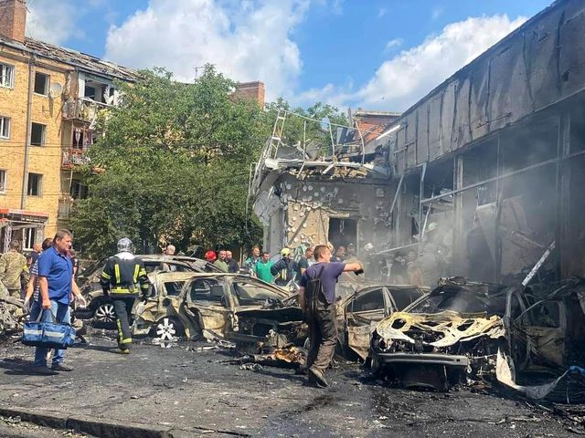 Rusya'dan Ukrayna'da bir iş merkezine füze saldırısı: 20 ölü