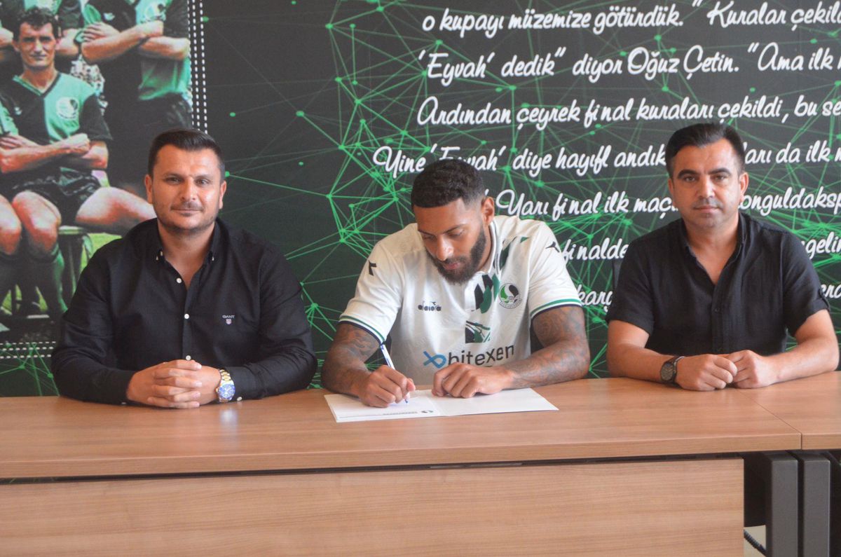 Sakaryaspor, İngiliz oyuncu Kaiyne River Woolery\'i kadrosuna kattı