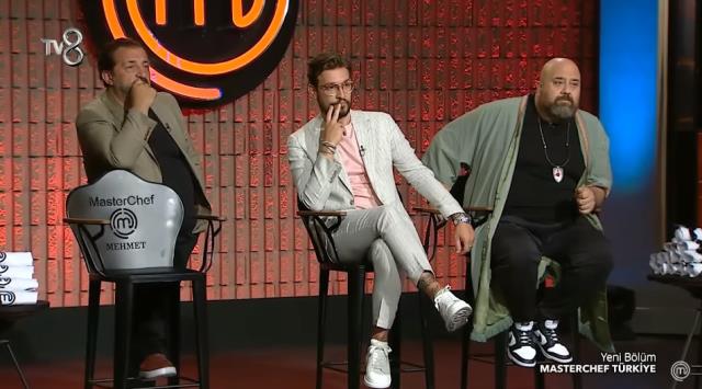 Şef Mehmet Yalçınkaya, MasterChef'te yemeğini beğenmediği yarışmacıya iş teklif etti