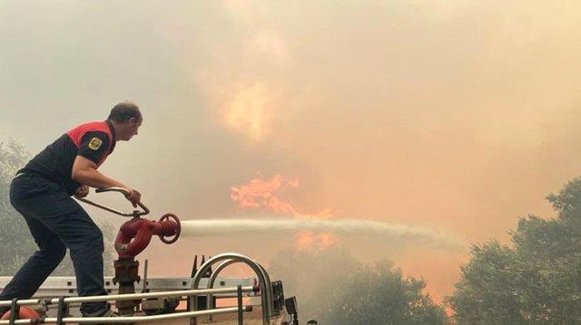 Son Dakika: Datça'daki orman yangını kontrol altına alındı, soğutma çalışmaları devam ediyor Son Dakika: Datça'daki orman yangını kontrol altına alındı, soğutma çalışmaları devam ediyor