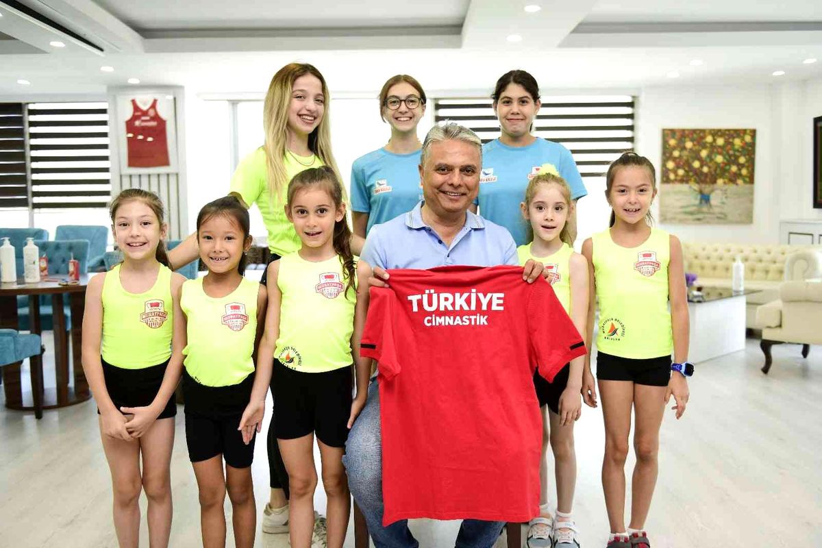 Türkiye 2'ncisi minikler gururlandırdı