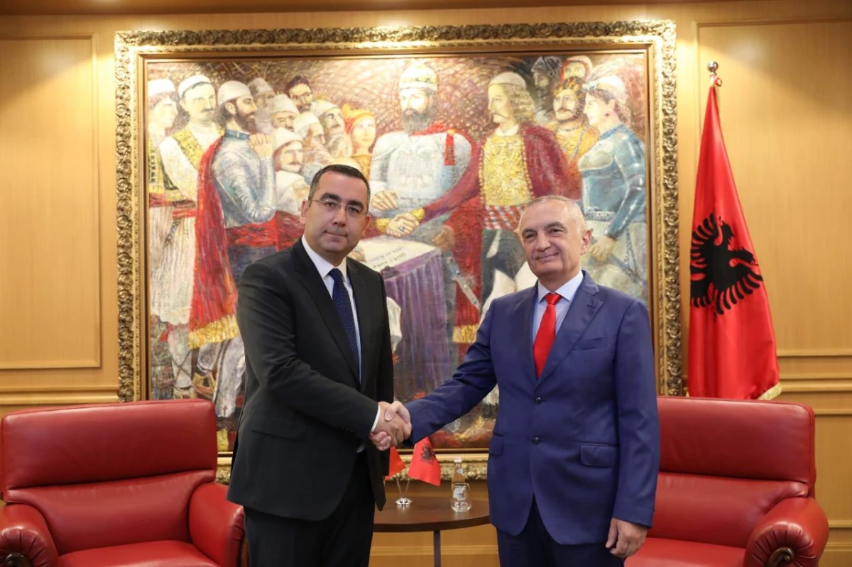 Türkiye\'nin Tiran Büyükelçisi güven mektubunu Arnavutluk Cumhurbaşkanı Meta\'ya sundu